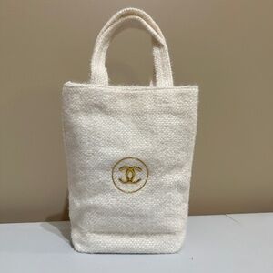 New CHANEL Beauty Cosmetic Bag VIP Gift